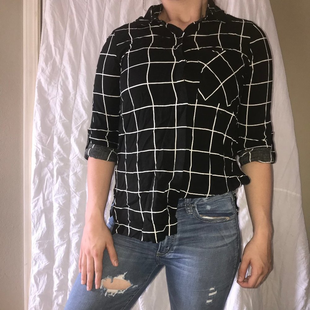 Black and White Staccato Button Up Shirt Sze Small